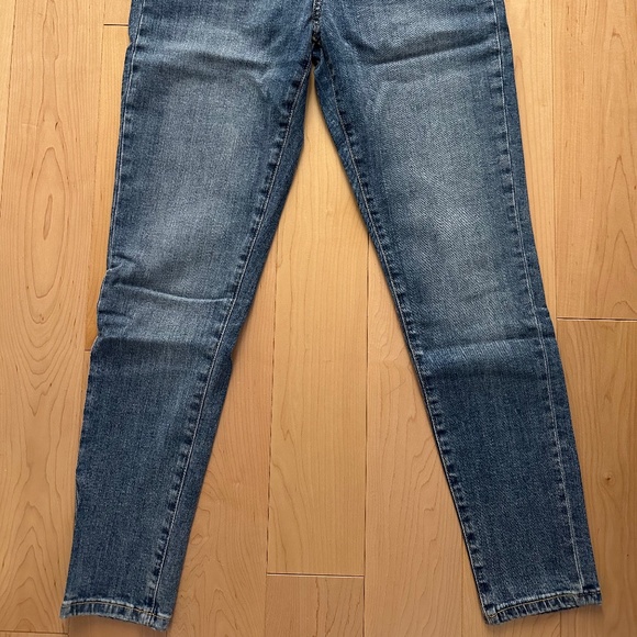 Like-New- Joe's Blue High Rise Skinny Ankle Jeans (26) - Picture 3 of 9